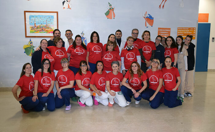 Aous: una maglietta rossa per dire no alla violenza di genere