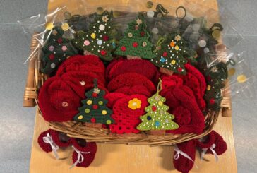 Alberelli di Natale fatti a mano in dono ai nuovi nati nell’ospedale di Nottola