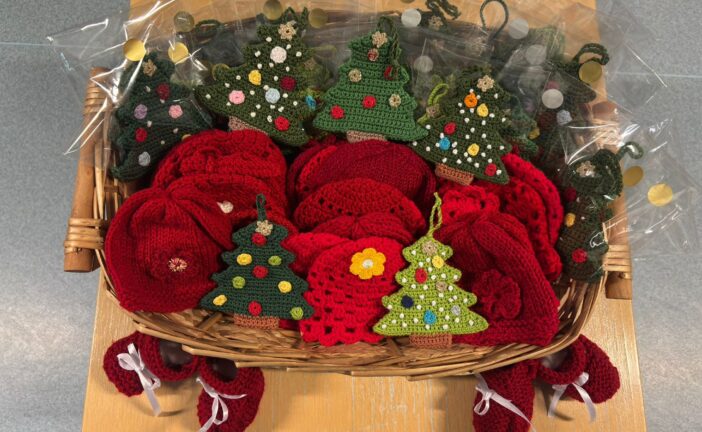 Alberelli di Natale fatti a mano in dono ai nuovi nati nell’ospedale di Nottola