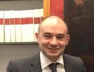 Vinci: “David Rossi fu tenuto appeso per un braccio fuori dalla finestra”