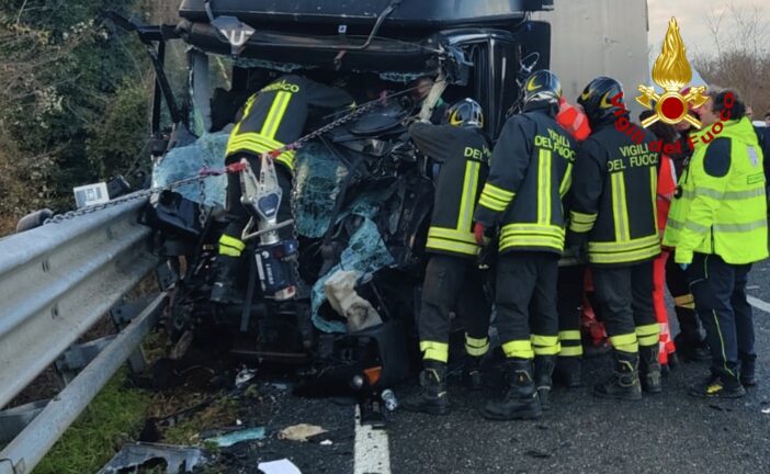Incidente in tangenziale: coinvolti 3 mezzi