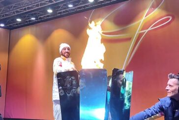 La fiamma olimpica arriva a Palermo, Cairoli accende il braciere