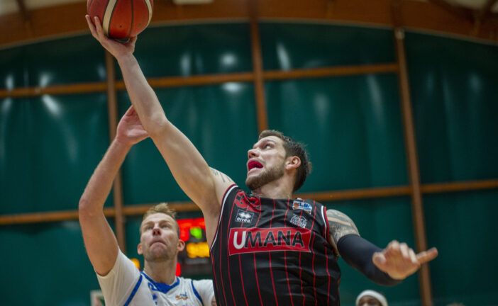 Bulls altalenanti e Fabriano ne approfitta: 73-78