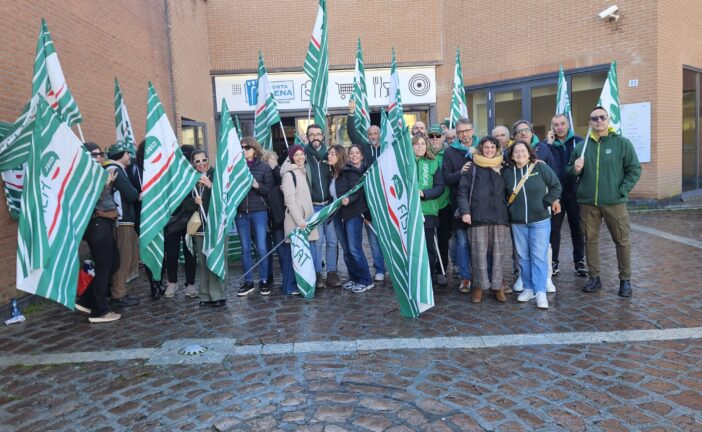 Cisl: “Un cuore per i cassieri: manifestazione riuscita”