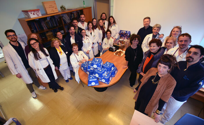 LIFC  dona panettoni e calendari al personale dell’Aou Senese