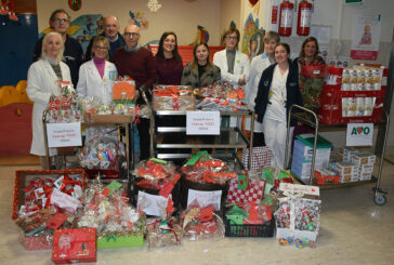 AVO e primaria Tozzi portano doni ai piccoli del Dipartimento della Donna e dei Bambini