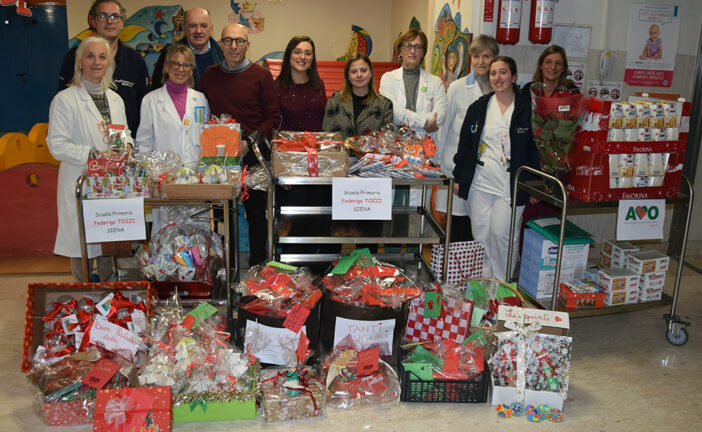 AVO e primaria Tozzi portano doni ai piccoli del Dipartimento della Donna e dei Bambini