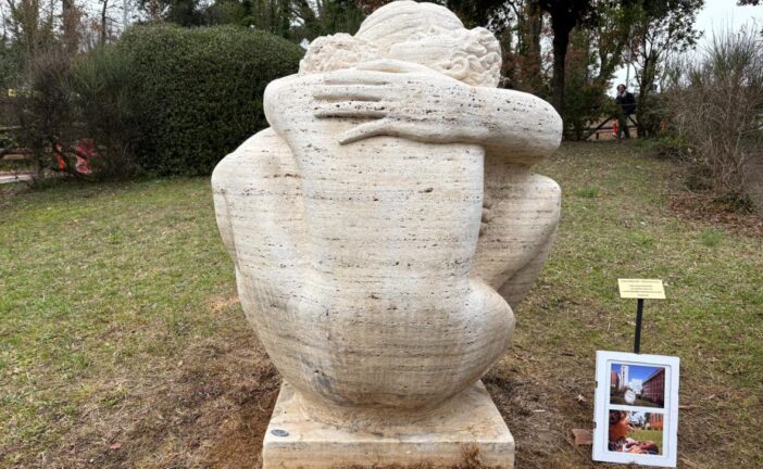 Due medaglie, un’unica eredità: il dono che unisce generazioni di infermieri