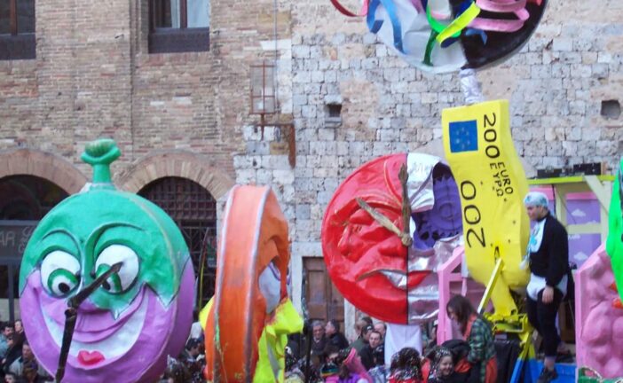 Carnevale a San Gimignano: domenica 1° febbraio la prima sfilata dei carri