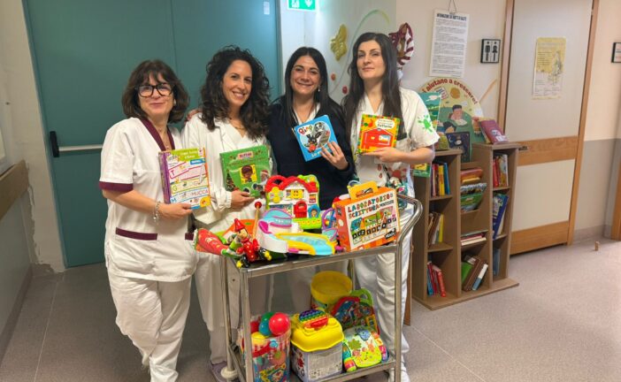 I bimbi del nido “Le Nuvole” di Guazzino donano giocattoli alla Pediatria di Nottola