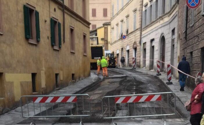 Proseguono i lavori di sistemazione di via dei Gazzani