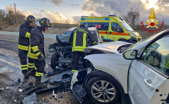 Montalcino: 3 feriti in un grave incidente sulla Cassia