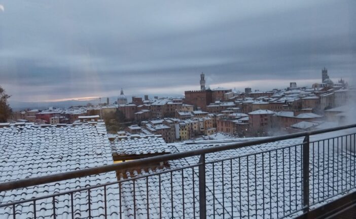 Nevicata inattesa a Siena: chiuse tutte le scuole e i centri anziani