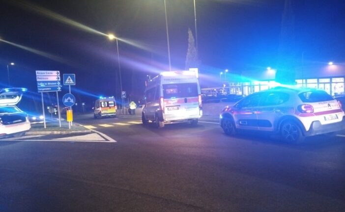 Pedone investito a Fontebecci: traffico bloccato