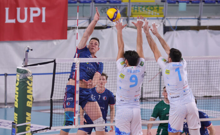 Volley: Lupi Siena lotta ma vince Pineto