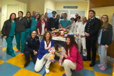 La Polizia Penitenziaria di Siena dona calze ai piccoli pazienti di Campostaggia