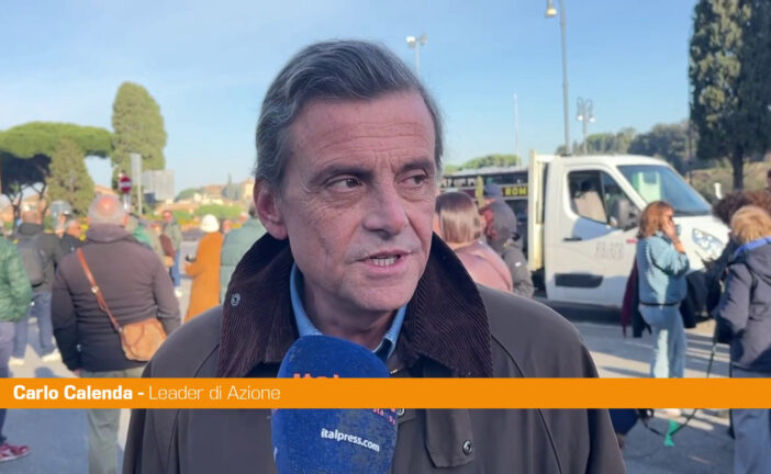 Iran, Calenda "Non stare fermi. Intervento Usa? Rischio regime rafforzato"