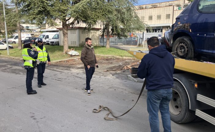 La Polizia Locale rimuove ventidue veicoli abbandonati