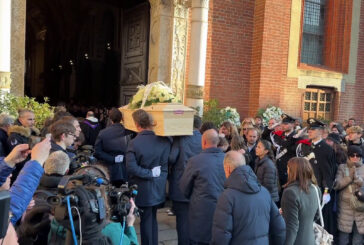 Crans-Montana, commozione a Milano per l'ultimo saluto a Chiara Costanzo