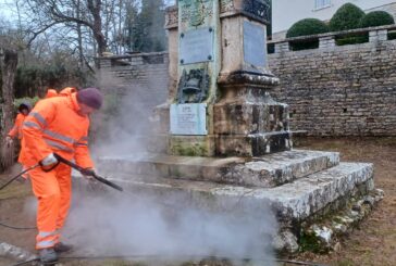 San Casciano dei Bagni: pulizia al monumento ai Caduti