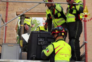 Frana Niscemi, i vigili del fuoco recuperano 300 libri dalla biblioteca