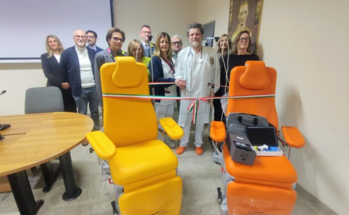 Donati all’ospedale di Campostaggia un ecografo portatile e due poltrone per prelievi