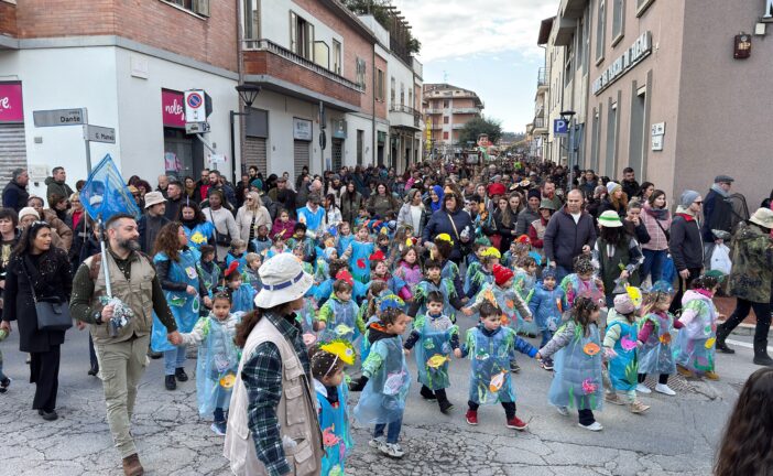 Il Carnevale unisce la comunità: Chiusi Scalo in festa tra colori e partecipazione