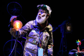 Alessandro Benvenuti in scena al Teatro del Popolo di Rapolano con “Lieto fine”