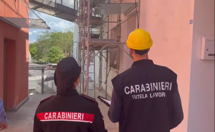 Blitz dei Carabinieri del N.I.L. di Siena in un cantiere edile, denunciati due imprenditori