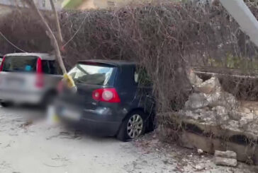 Palermo, muro crolla su auto parcheggiate, un ferito