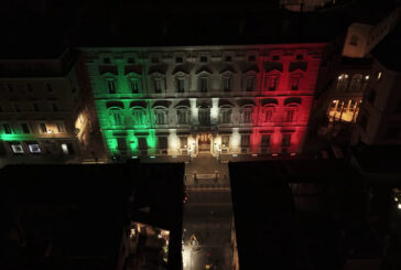 Giorno del Ricordo, la facciata di Palazzo Madama illuminata con il Tricolore