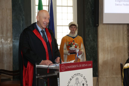 L’Università di Siena ha conferito la laurea ad honorem a Dario Neri