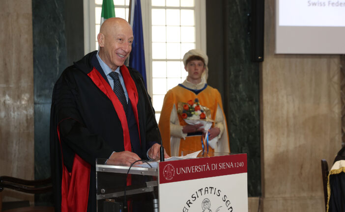 L’Università di Siena ha conferito la laurea ad honorem a Dario Neri