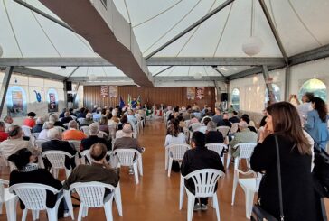 Il dialogo con i residenti all’Agrestone è l’occasione per festeggiare la vittoria del No