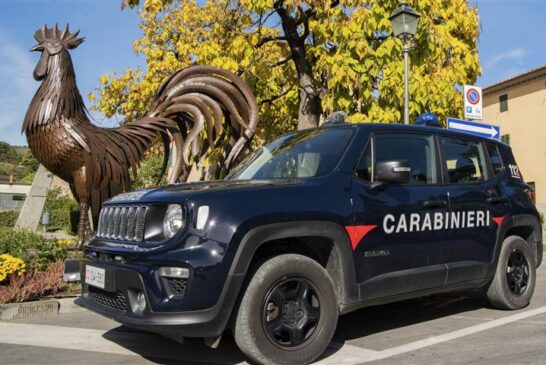 Rubano vini in un ristorante a Gaiole: denunciati dai Carabinieri
