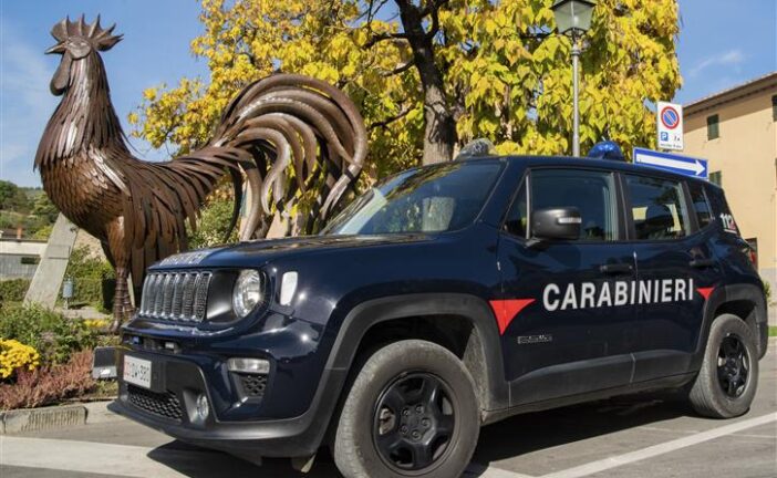 Rubano vini in un ristorante a Gaiole: denunciati dai Carabinieri