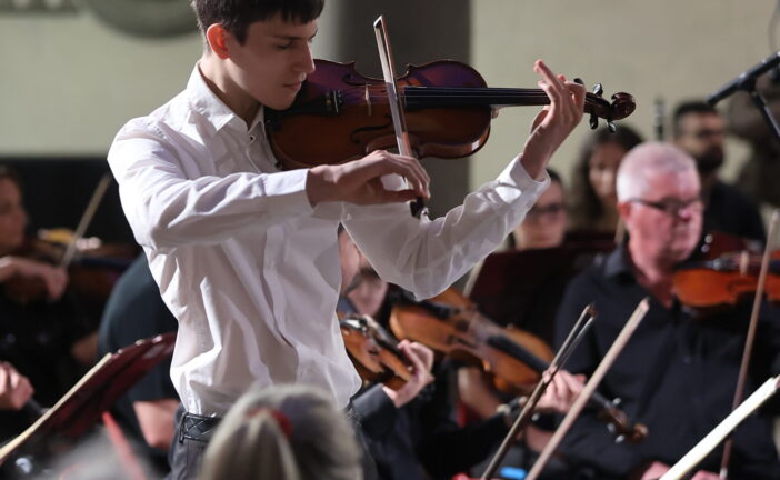 A Colle di Val d’Elsa un concerto pasquale con il talento Leone Pini