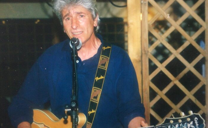 Il cantautore senese Mauro Lusini firma la sigla che celebra i 50 anni del TG2