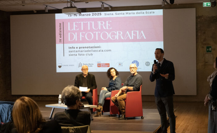 Letture di Fotografia 2026: al Santa Maria della Scala la fotografia contemporanea