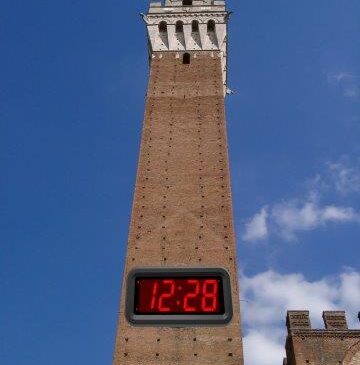 Sarà sostituito a breve l’orologio sulla Torre del Mangia