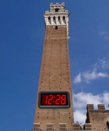 Sarà sostituito a breve l’orologio sulla Torre del Mangia