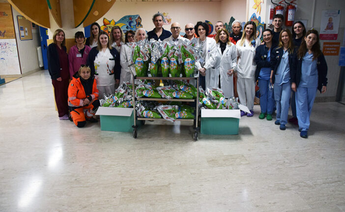 Associazione di PA di Buonconvento, uova di Pasqua ai piccoli pazienti