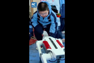 Cina, i robot accolgono gli studenti al primo giorno di scuola