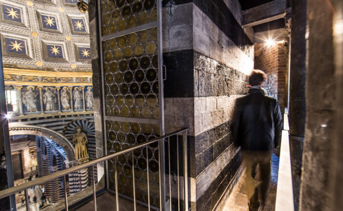 Il Clavigero. Il risveglio del Duomo di Siena: viaggio nel silenzio tra arte e luce
