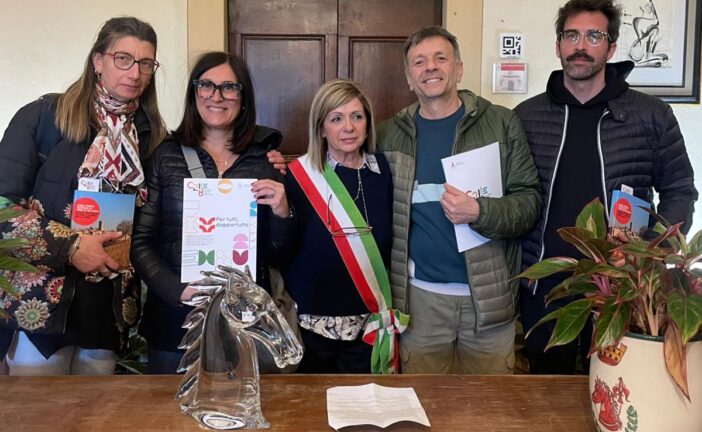 Scambio tra scuole, studenti italiani e francesi visitano il Comune di Colle