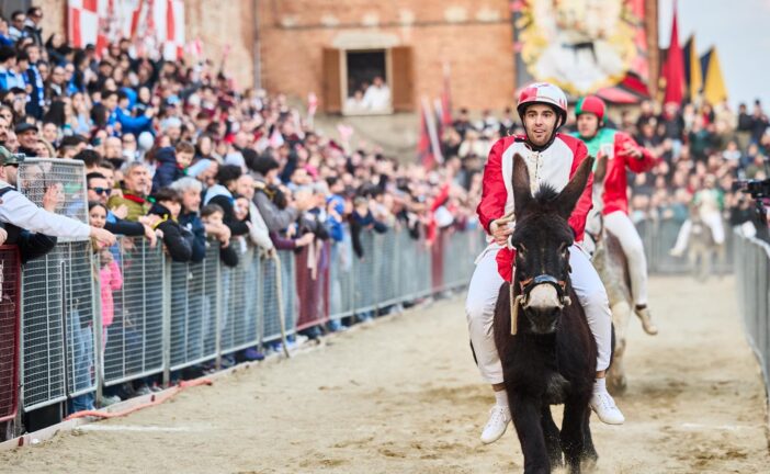 La Contrada Le Fonti vince il 69° Palio dei Somari