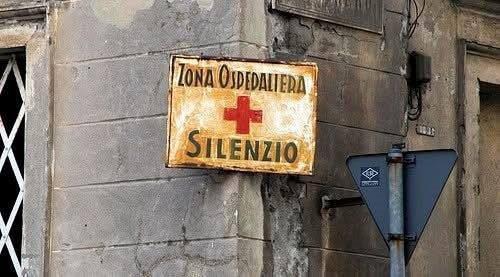 “Zona ospedaliera: fare silenzio”: i cartelli da riesumare