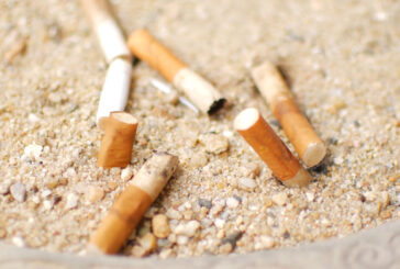 Spiagge italiane, boom di mozziconi e plastica
