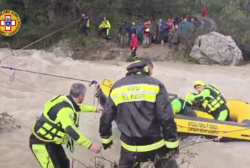Maltempo, tratti in salvo 32 turisti rimasti isolati nel Messinese: le immagini