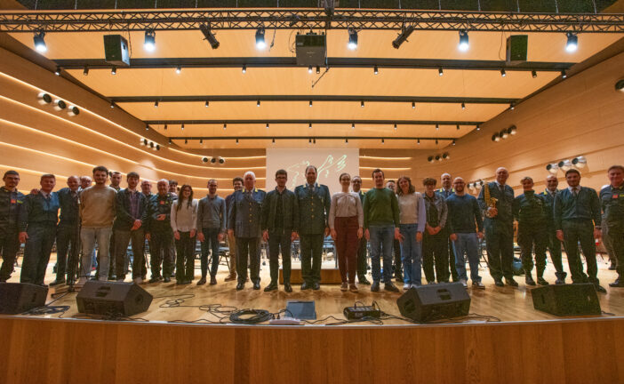 10 allievi del Franci in visita alla Banda della Finanza